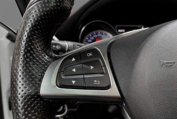 Mercedes-Benz GLA 200 – Image 24