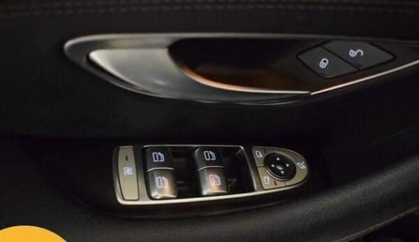 Mercedes-Benz Classe E 300 – Image 25