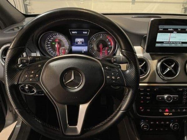 Mercedes-Benz GLA 200 – Image 19