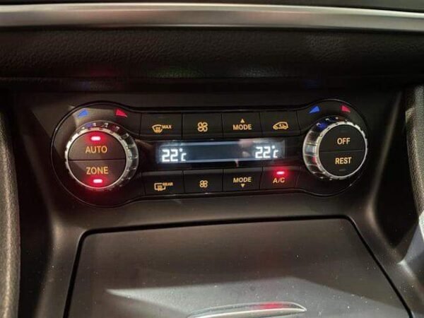 Mercedes-Benz GLA 200 – Image 21