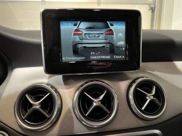 Mercedes-Benz GLA 200 – Image 24