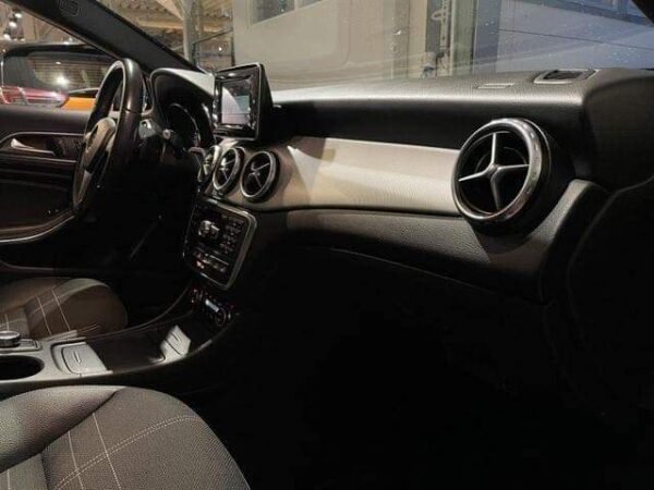 Mercedes-Benz GLA 200 – Image 30