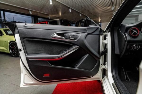 Mercedes-Benz CLA 45 AMG – Image 10