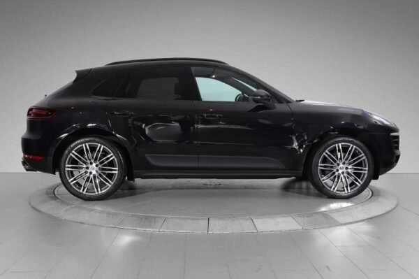 Porsche Macan – Image 10