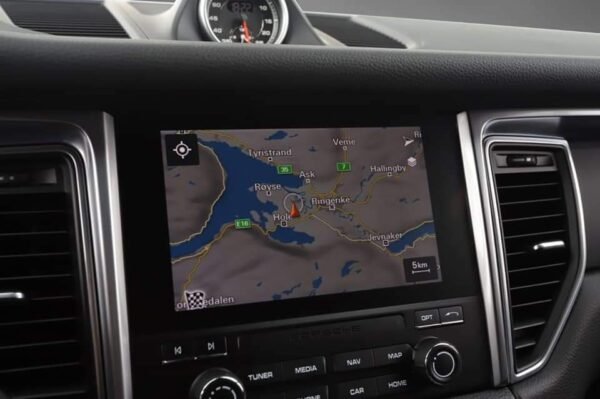 Porsche Macan – Image 14