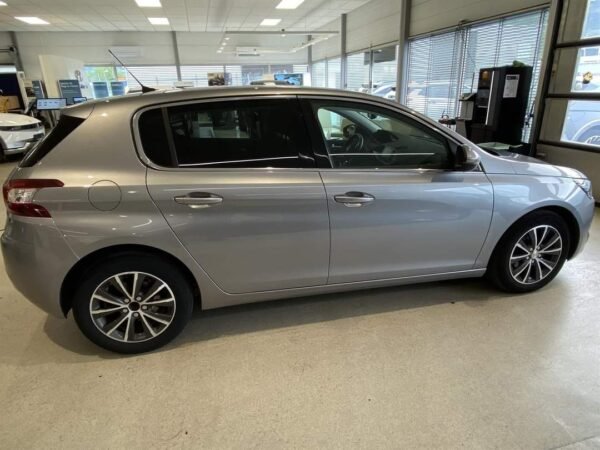 Peugeot 308 – Image 8