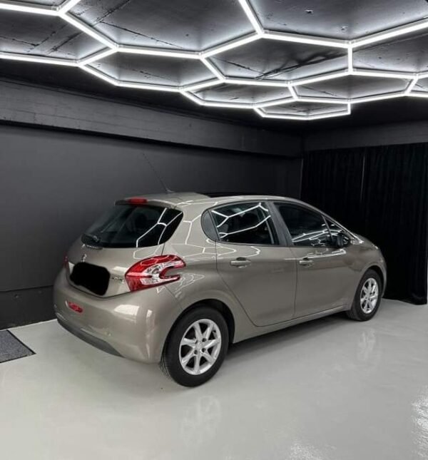 Peugeot 208 – Image 4