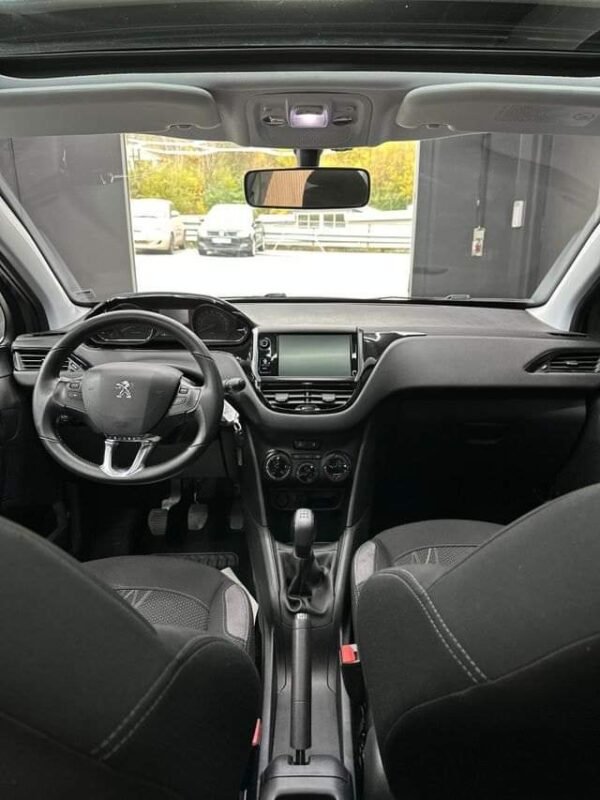 Peugeot 208 – Image 9