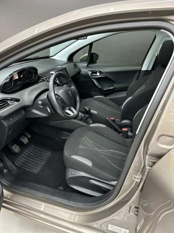 Peugeot 208 – Image 8