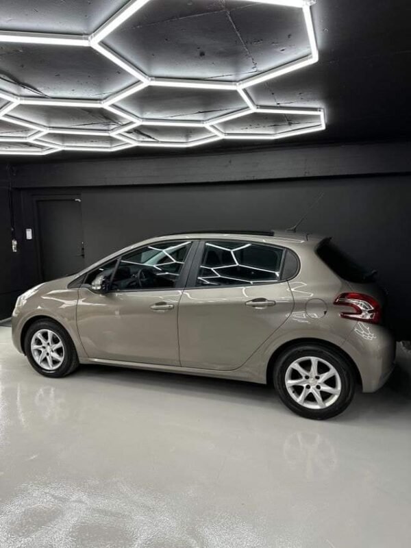 Peugeot 208 – Image 15
