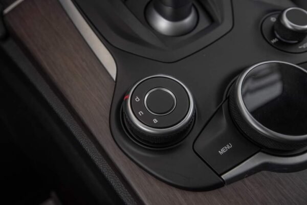 Alfa Romeo Stelvio – Image 32