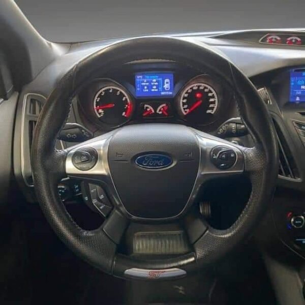 Ford Focus – Image 32