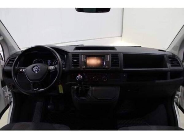 Volkswagen Multivan – Image 10