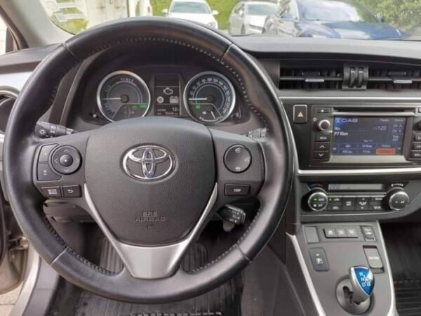 Toyota Auris – Image 10