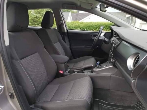 Toyota Auris – Image 9
