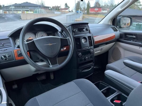 Chrysler Grand Voyager – Image 22
