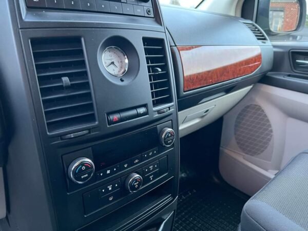 Chrysler Grand Voyager – Image 26