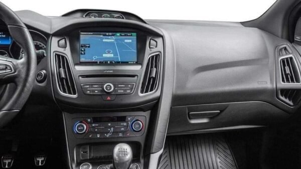 Ford Focus – Image 8