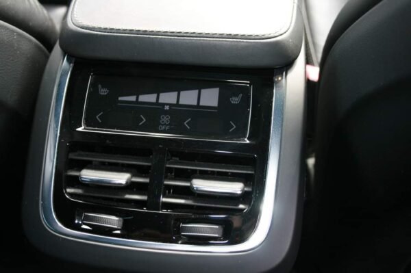 Volvo XC 90 – Image 25