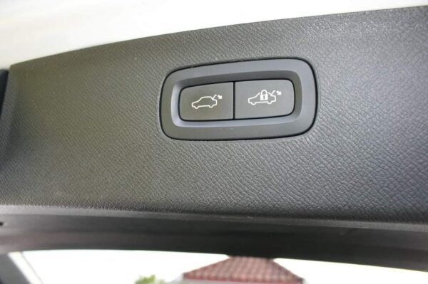 Volvo XC 90 – Image 45