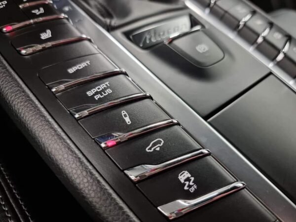 Porsche Macan – Image 28