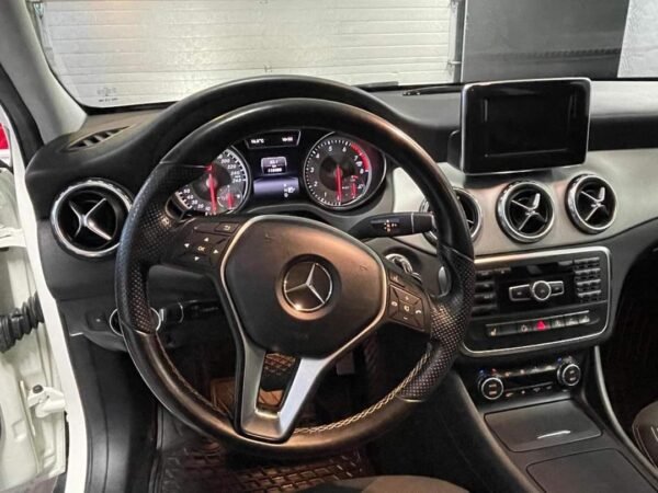 Mercedes-Benz GLA 200 – Image 8