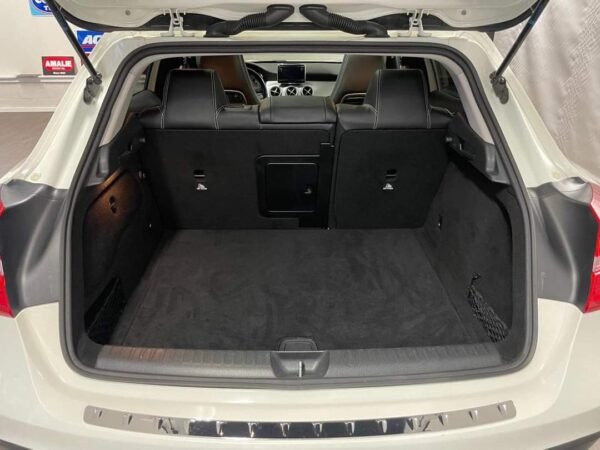 Mercedes-Benz GLA 200 – Image 13