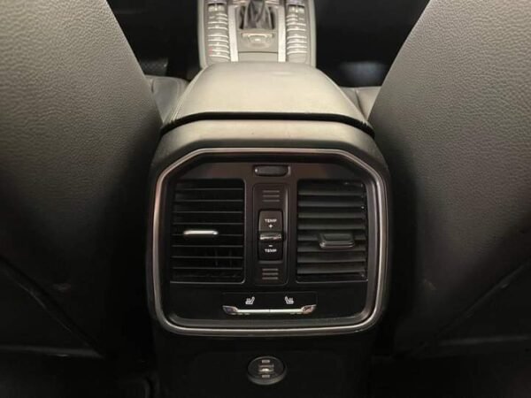 Porsche Macan – Image 14