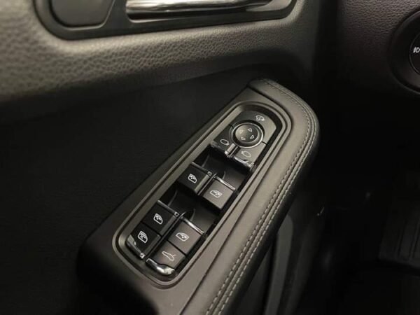 Porsche Macan – Image 19