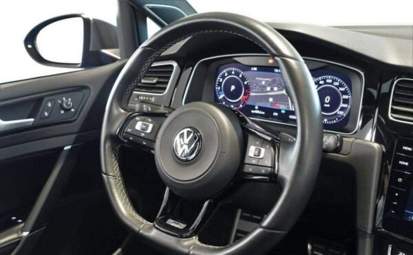 Volkswagen Golf R VII – Image 17