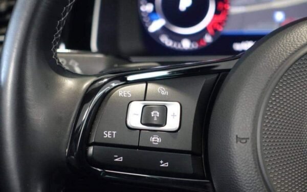 Volkswagen Golf R VII – Image 27
