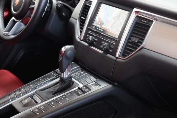 Porsche Macan Turbo – Image 10