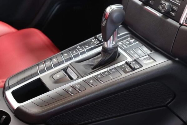 Porsche Macan Turbo – Image 15