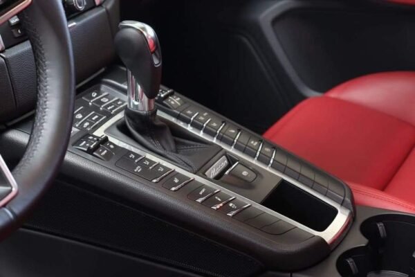 Porsche Macan Turbo – Image 14