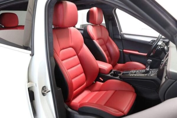 Porsche Macan Turbo – Image 17