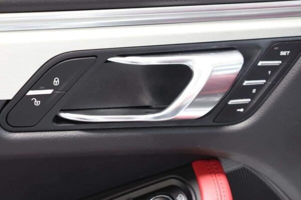 Porsche Macan Turbo – Image 16