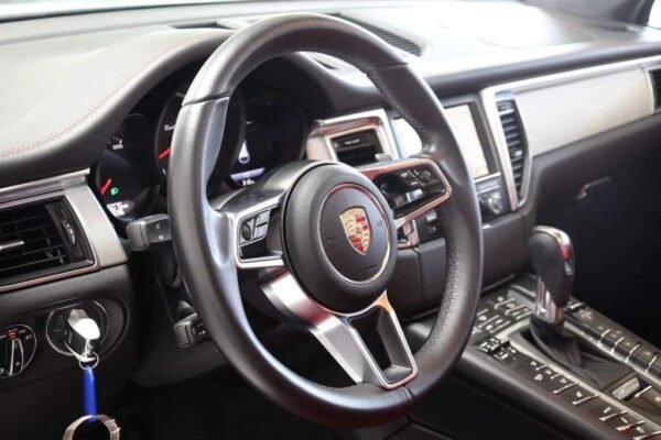 Porsche Macan Turbo – Image 21