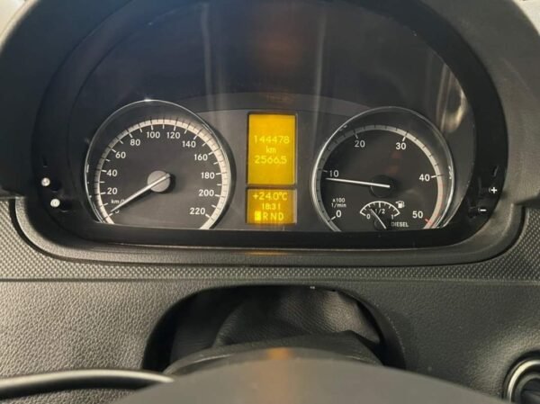 Mercedes Vito – Image 16