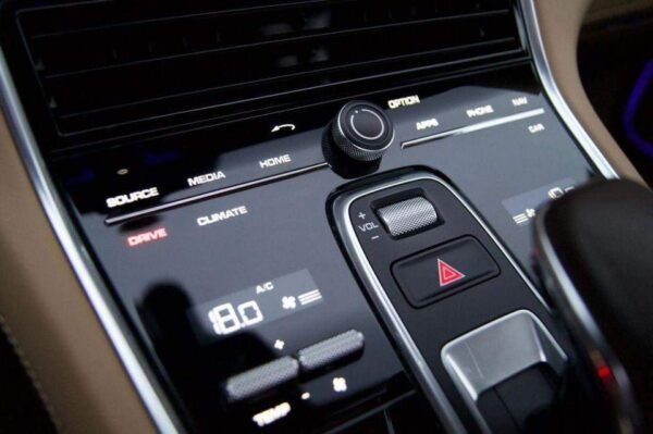 Porsche Panamera – Image 30