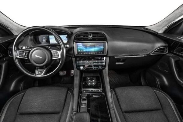 Jaguar F-PACE – Image 12