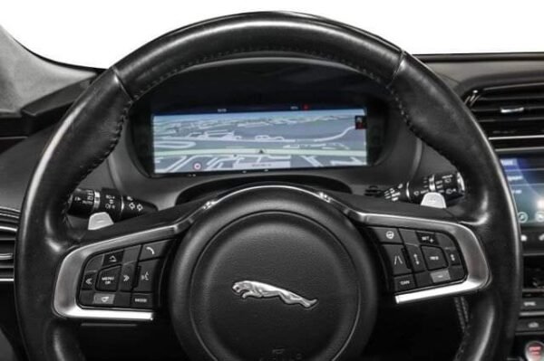 Jaguar F-PACE – Image 11