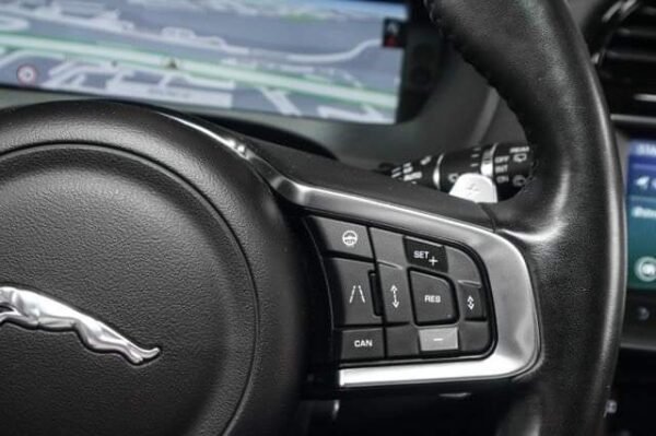 Jaguar F-PACE – Image 18
