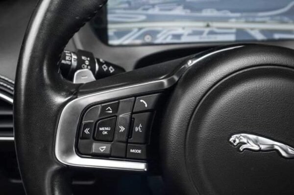 Jaguar F-PACE – Image 16