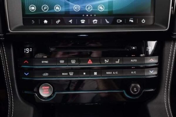 Jaguar F-PACE – Image 24