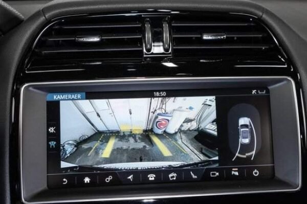 Jaguar F-PACE – Image 29