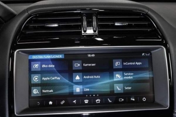Jaguar F-PACE – Image 28
