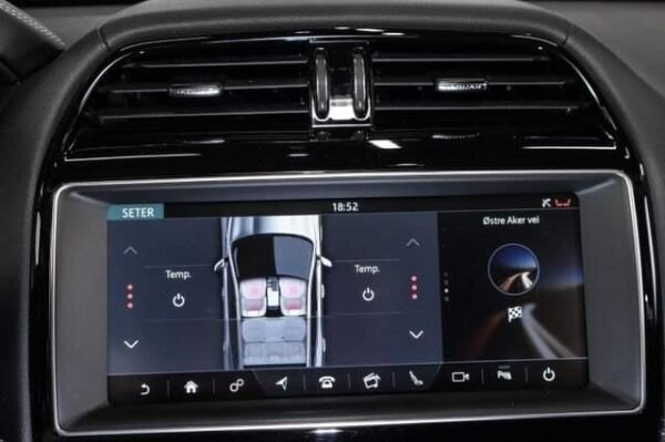 Jaguar F-PACE – Image 34