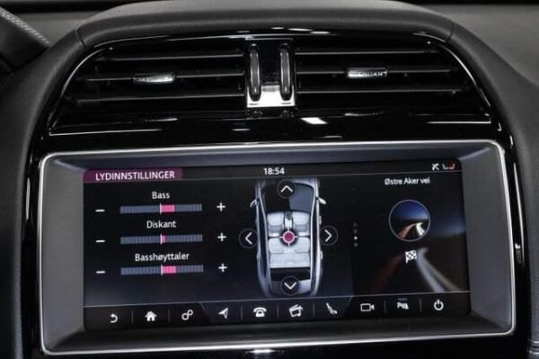 Jaguar F-PACE – Image 32