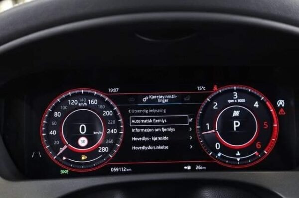 Jaguar F-PACE – Image 40