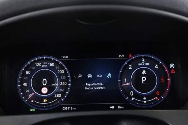 Jaguar F-PACE – Image 39